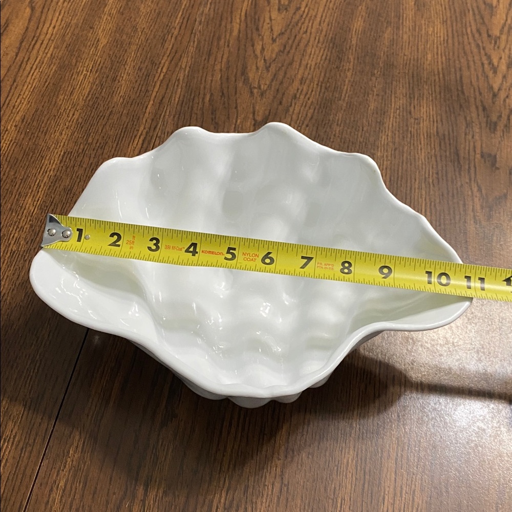 “5/$20” plastic faux clam shell bowl - Picture 5 of 6
